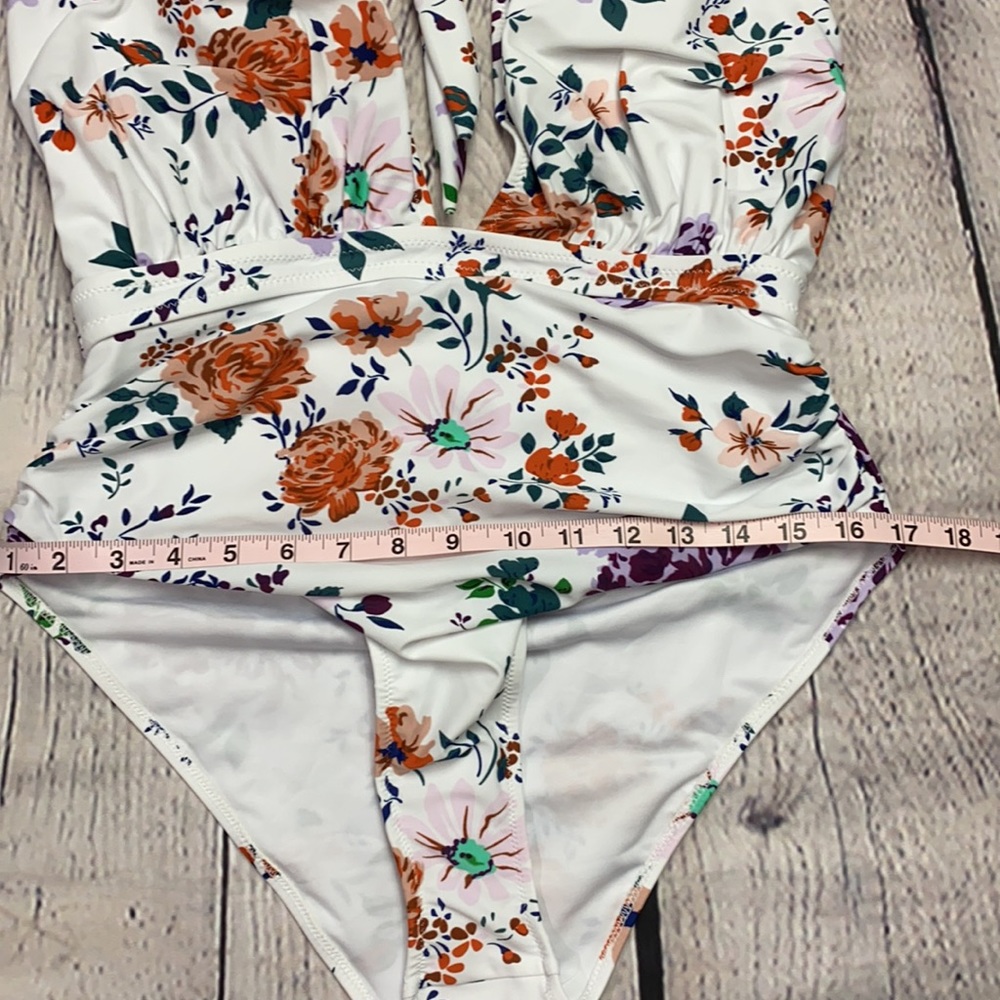 NWT: Cupshe White Floral 1pc Swimsuit Size: XL - Picture 10 of 17